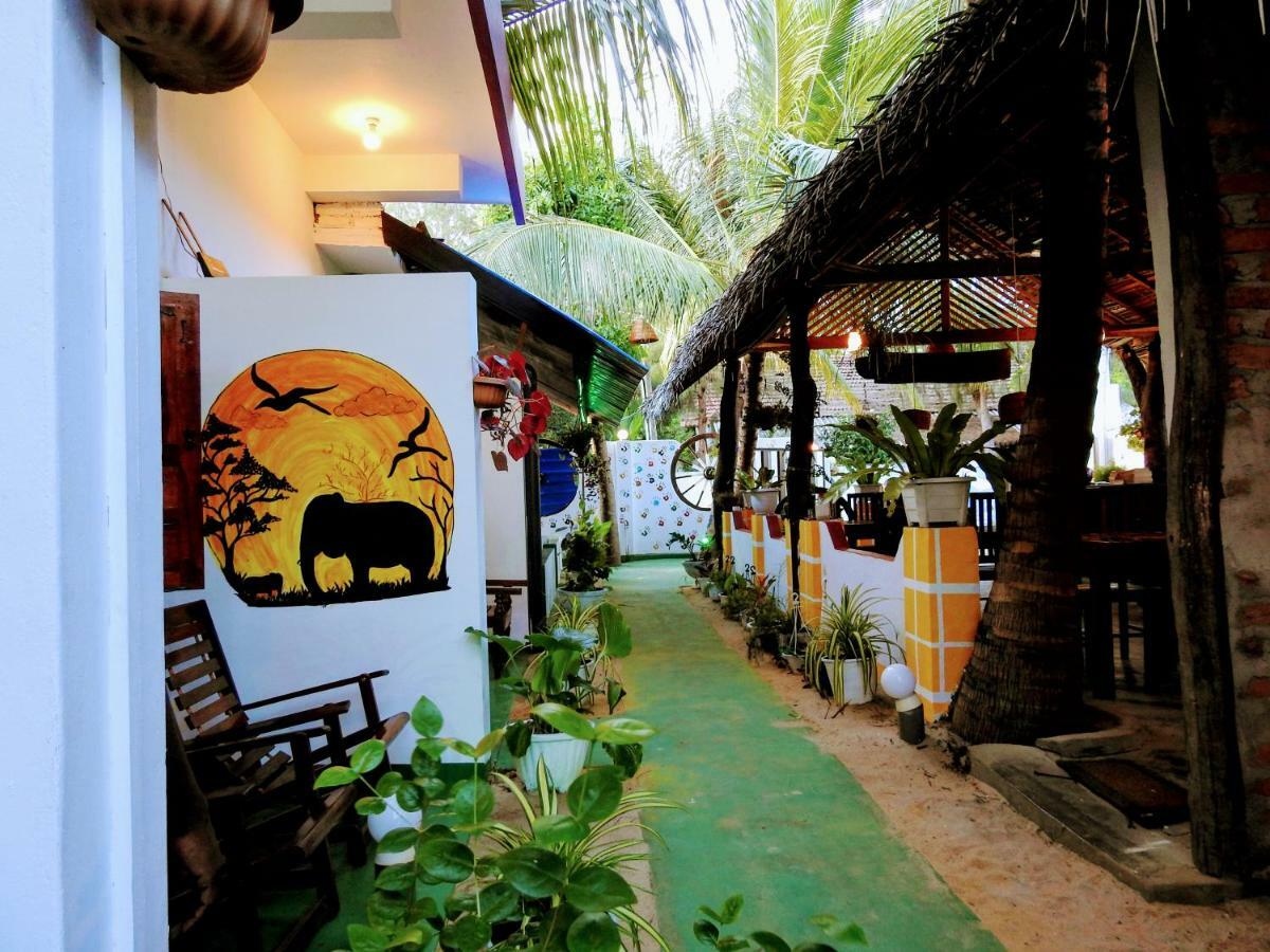 Cresent Bay Beach Hotel Vịnh Arugam Ngoại thất bức ảnh